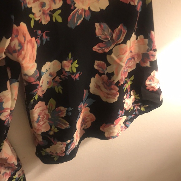 Black Floral Bell Sleeve Romper - Picture 4 of 4